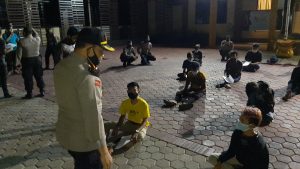 Belasan Remaja Pesta Miras Diamankan Petugas Gabungan Kota Probolinggo Saat Gelar Razia Antisipasi Penyebaran Covid-19