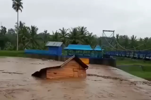 Banjir Bandang Lubuk Linggau, Satu Rumah Hanyut Terbawa Air, Puluhan Rusak