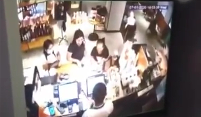 Pegawai Starbucks Intip Payudara Pelanggan Via CCTV