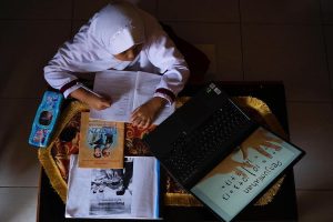 Ilustrasi siswa belajar daring. Ilustrasi siswa belajar daring.