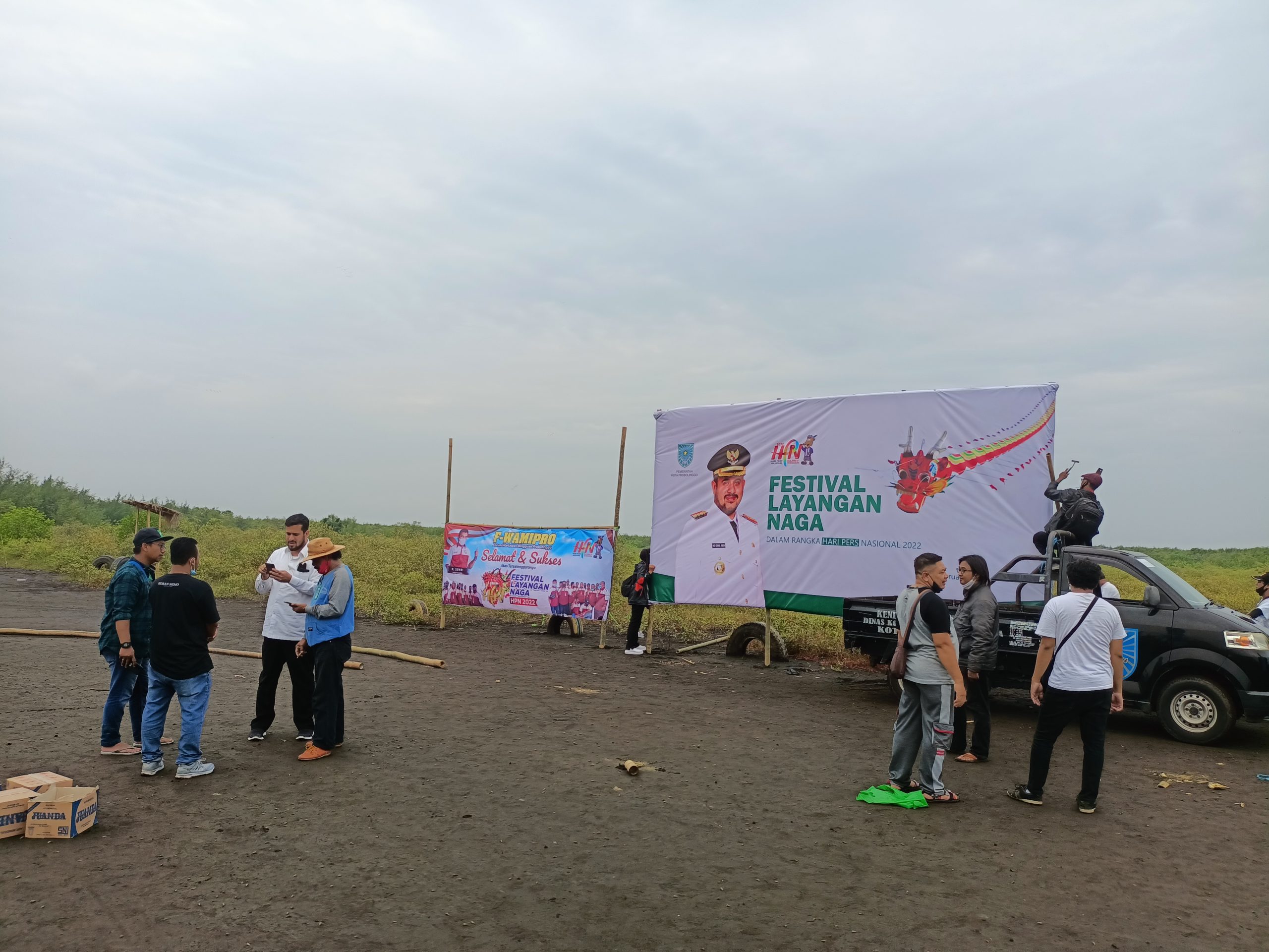 Rangkaian HPN Ke-76 Jurnalis Probolinggo Raya Gelar Festival Layangan Naga di Pantai Permata Pilang Kota Probolinggo