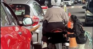 Parah..!! Anak Kecil Pegang Pantat Wanita di Bandung