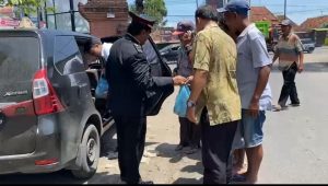 Program Jumat Berkah Terus Berlanjut, Satres Narkoba Polres Probolinggo Menuai Respon Positif Masyarakat