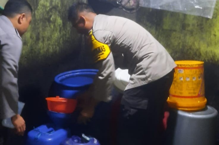 Polsek Bobotsari Purbalingga Razia Miras, Sita 120 Liter Tuak