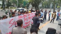 Warga Simangambat Minta Gubernur Sumatera Utara Buka Portal Penghalang Jalan