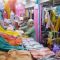 Pencuri Pakaian di Pasar Medan Terekam CCTV