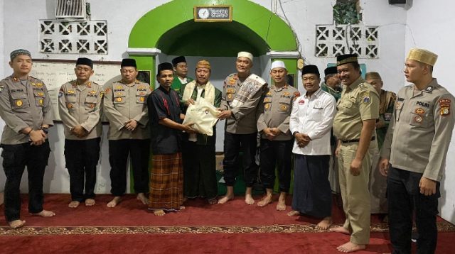 Dirbinmas Polda Metro Jaya Sahur dan Subuh Keliling di Mushola Al Hikmah Kalideres