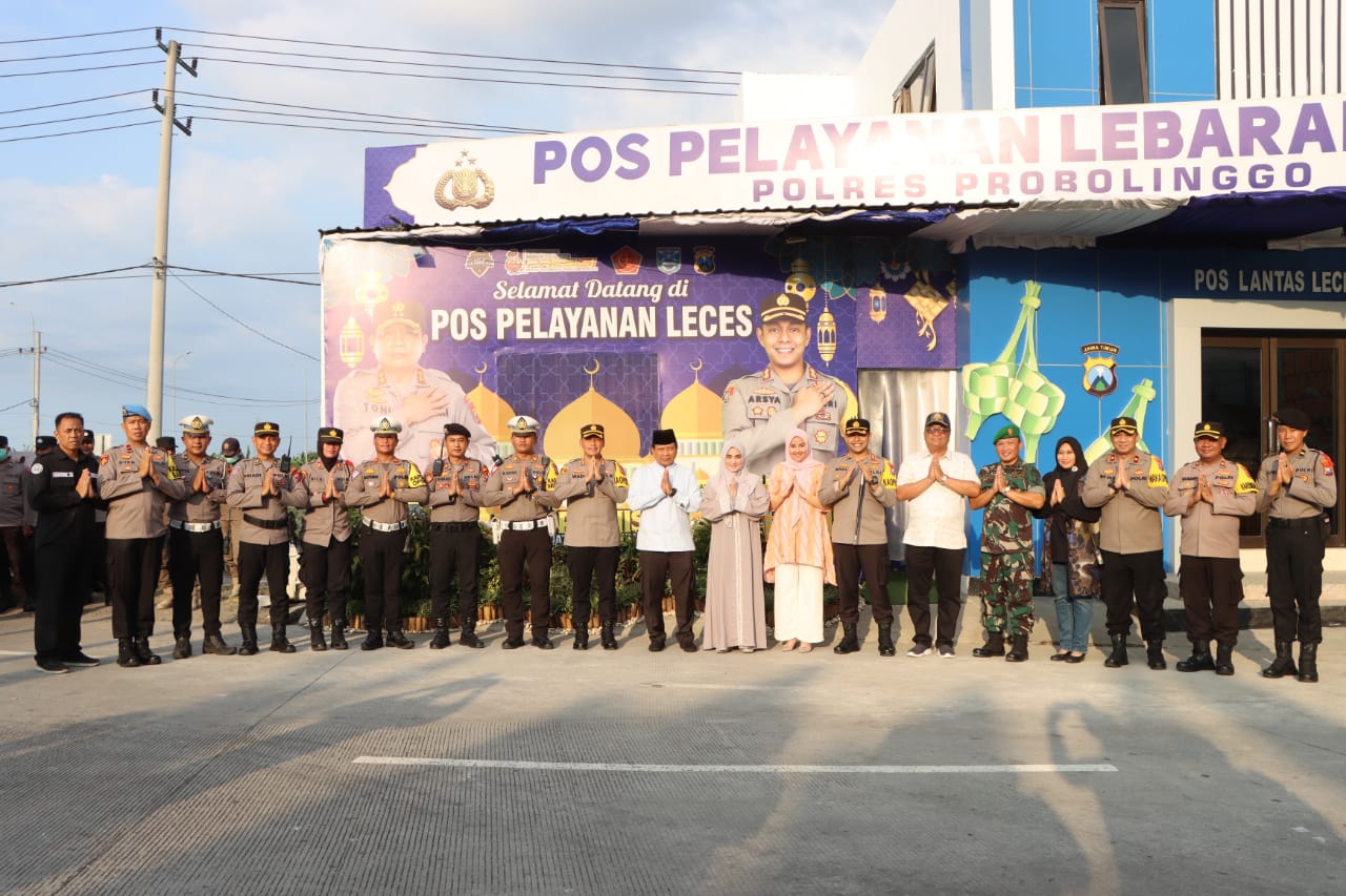 Kunjungi Pos Pelayanan Leces Probolinggo, Kapolda Jatim Berikan Tali ke Petugas Ops Ketupat Semeru 2023