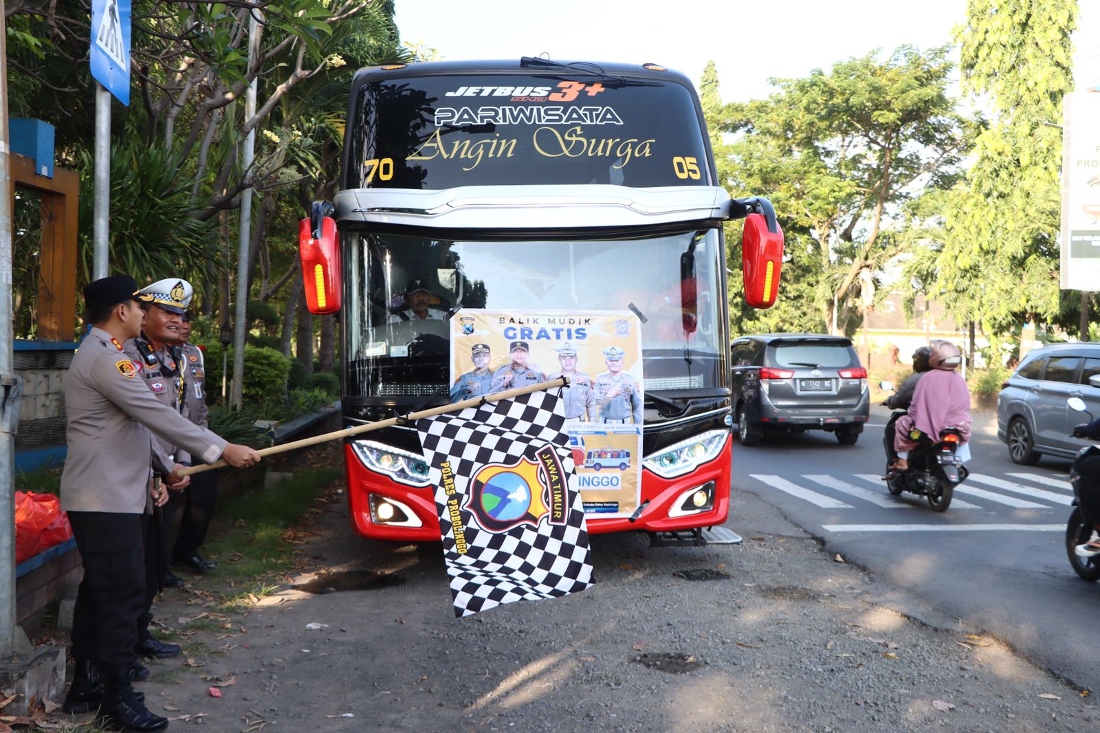 2 Bus Balik Mudik Gratis Tujuan Surabaya Diberangkatkan Polres Probolinggo