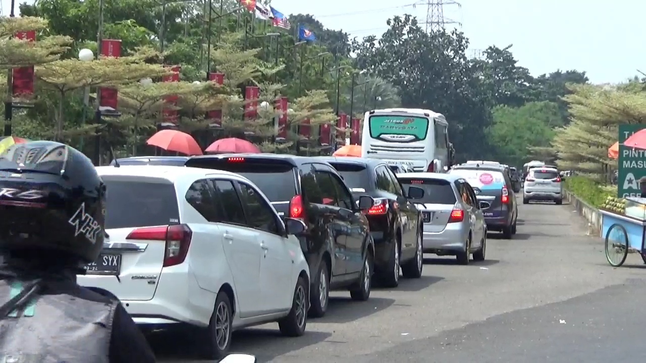 Akhir Libur Lebaran, Antrian Kendaraan Terjadi di Gerbang Masuk Wisata Ancol