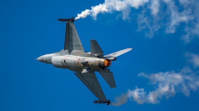 Jet Tempur Amerika F-16 Tidak Dapat Digunakan Ukraina, Jika Rusia Mencemari Landasan Pacu. (foto: Pixabay)