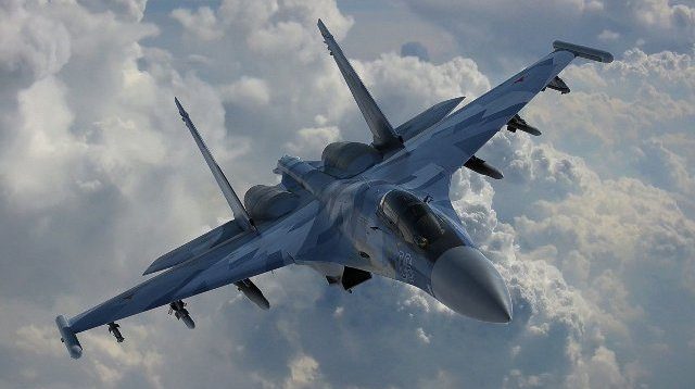 Jet Tempur Rusia Sukhoi Su-35 Bertemu Pesawat Polandia dan Mencoba Melumpuhkannya Melalui Turbulensi. (foto: Rosoboronexport)