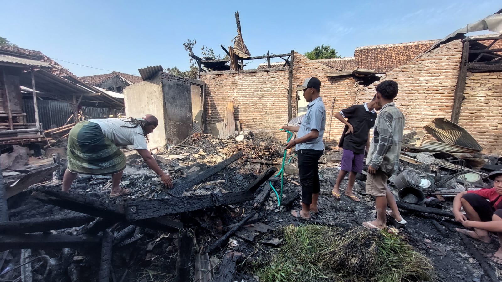 Ditinggal Pergi, 2 Rumah di Leces Probolinggo Hangus Terbakar