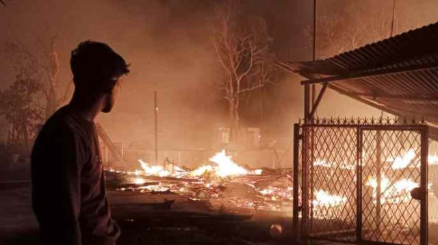 Dugaan Korsleting Listrik, 14 Rumah di Kota Tanjung Pura Terbakar Dilalap Si Jago Merah