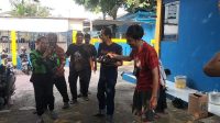 Kelompok Jurnalis Jakarta Utara Bagikan 250 Paket Daging Kurban untuk Warga di Sekitaran Ancol