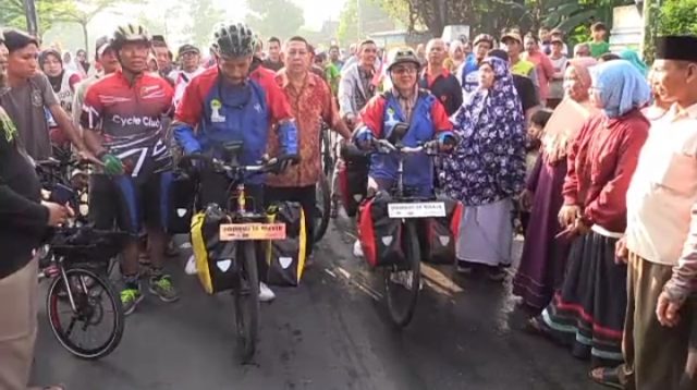 Pasutri Penjual Martabak Berangkat Haji Pakai Sepeda, Perjalanan 8 Bulan