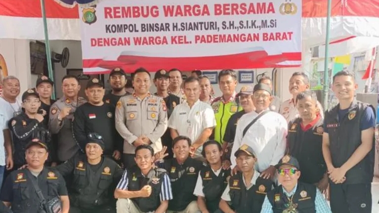 Polsek Pademangan mengadakan rembug warga di Kelurahan Pademangan Barat, Pademangan, Jakarta Utara, Jumat (14/7/2023). (Dok. Polsek Pademangan).