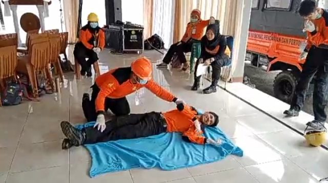 Pelatihan Dasar SAR oleh Basarnas Diikuti 50 Peserta dari Berbagai Organisasi  