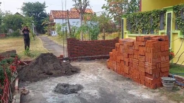 Gegara Ditolak Bangun Saluran Air, Warga Tutup Fasum di Kota Probolinggo