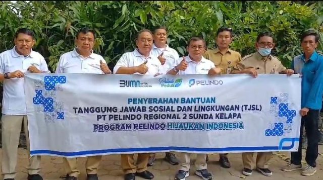 Dampak Polusi Udara Jakarta, Pelindo Serahkan 300 Pohon Ke Kecamatan Pademangan