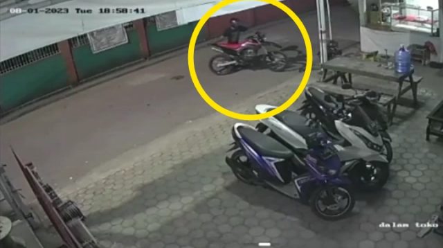 Curanmor Gasak Motor Honda CRF Jenis Trail, Terekam CCTV