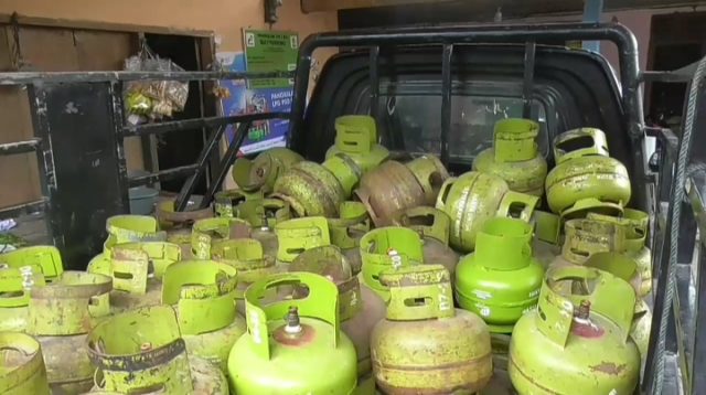 Polisi Gerebek Gudang Oplos Gas 3kg Subsidi ke 12Kg Non Subsidi 