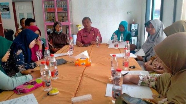 Belasan Siswi SMP Dibotaki Guru di Lamongan Gegara Tak Pakai Ciput (foto: istimewa)