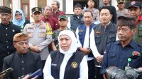 Kunjungi Bromo Tengger Semeru Gubernur Jatim Lakukan Peninjauan Kebakaran Bukit Teletubbies