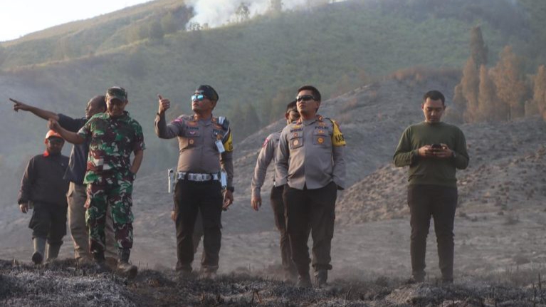 Kapolres Probolinggo dan Dandim 0820 Probolinggo Tinjau dan Olah TKP Kebakaran Bukit Telettubies