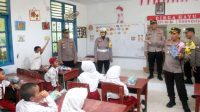 Polisi Berikan Trauma Healing ke 2 Sekolah di Rempang