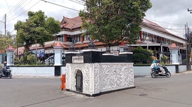 Fenomena Makam di Tengah Jalan, Makam Ragasemangsang di Purwokerto 