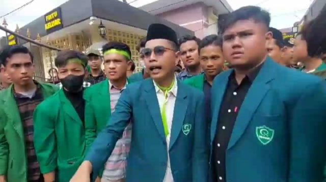 Marak Peredaran Narkoba di Tempat Hiburan, Mahasiswa Terobos Polrestabes Medan 