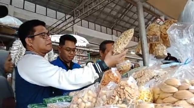 Rektor UMP Temui Pedagang Pasar Manis Guna Serap Aspirasi 