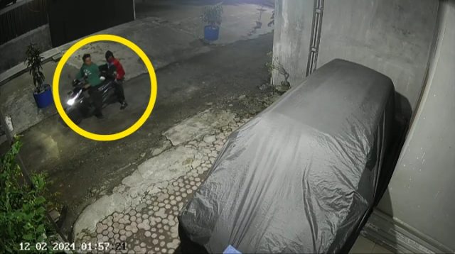 Teror OTK, 2 Pelempar Mobil dengan Batu Terekam CCTV