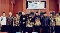 Sejumlah anggota DPRD Kota Depok membahas tri fungsi DPRD