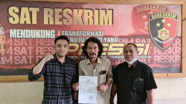 FIFGroup Cabang Depok diwakili Abdul Majid, Joko Iswanto, serta Joshua Jones N usai melaporkan RD ke Polres Metro Depok