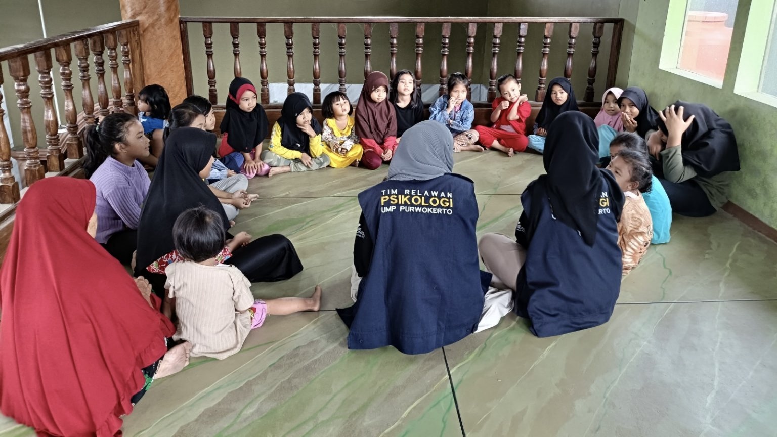 UMP Pendampingan Trauma Healing Kepada Anak Terdampak Bencana Tanah Bergerak