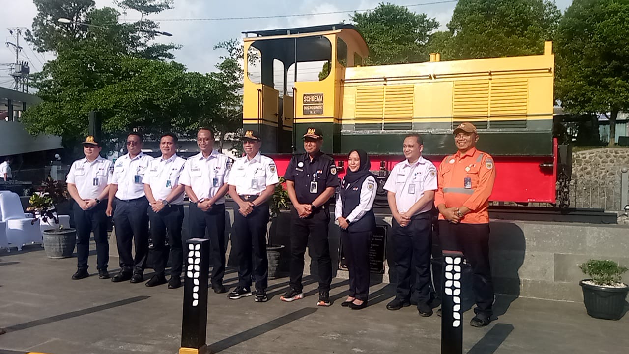 Monumen Lokomotif Kebo Kuning C300 ada di Stasiun Purwokerto