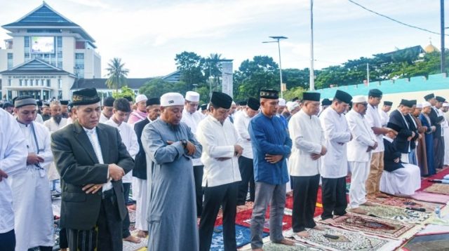 Pangdam Pattimura Shalat Idul Fitri Bersama Ribuan Masyarakat Kota Ambon