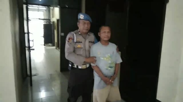 Viral..!! Preman Peras Pedagang Ayam Goreng, Minta Uang dan Ancam Korban Viral..!! Preman Peras Pedagang Ayam Goreng, Minta Uang dan Ancam Korban