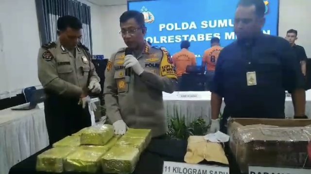 Polisi Bergumul dengan Pengedar Narkoba, 11 Kilogram Sabu Diamankan