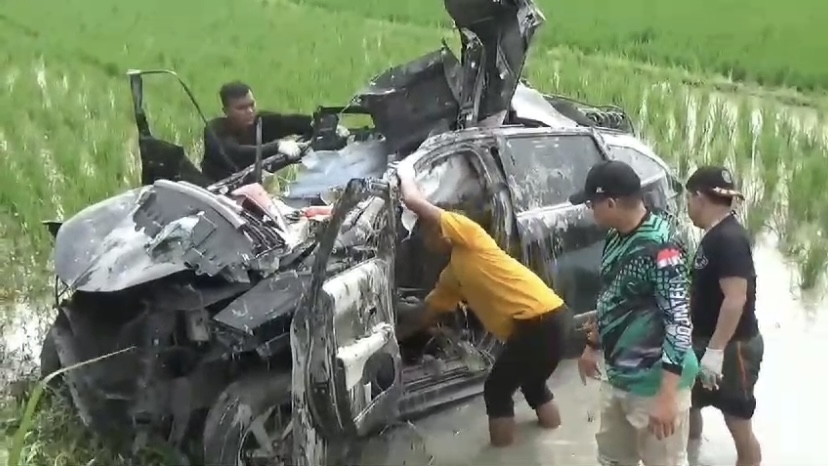 Kereta Tabrak Mobil, 6 Tewas 1 Kritis