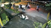 Detik-detik Sepasang Kekasih Dibegal, Motor Dirampas dan Nyaris Kehilangan Nyawa