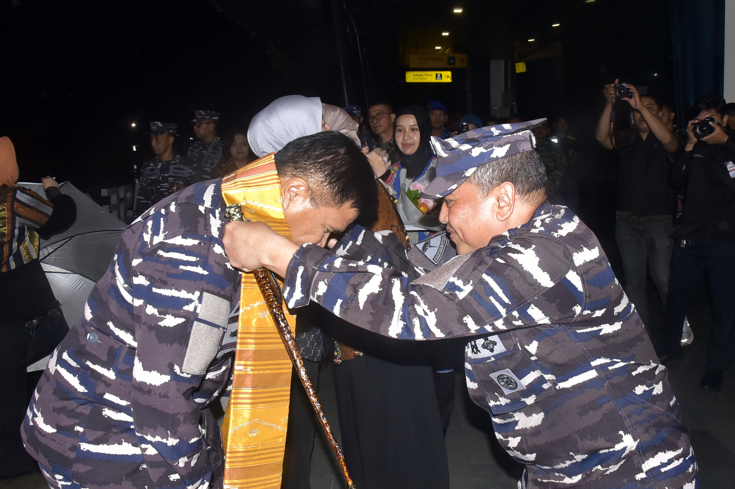 Danlantamal VI Sambut Kedatangan Kasal Kunker di Makassar