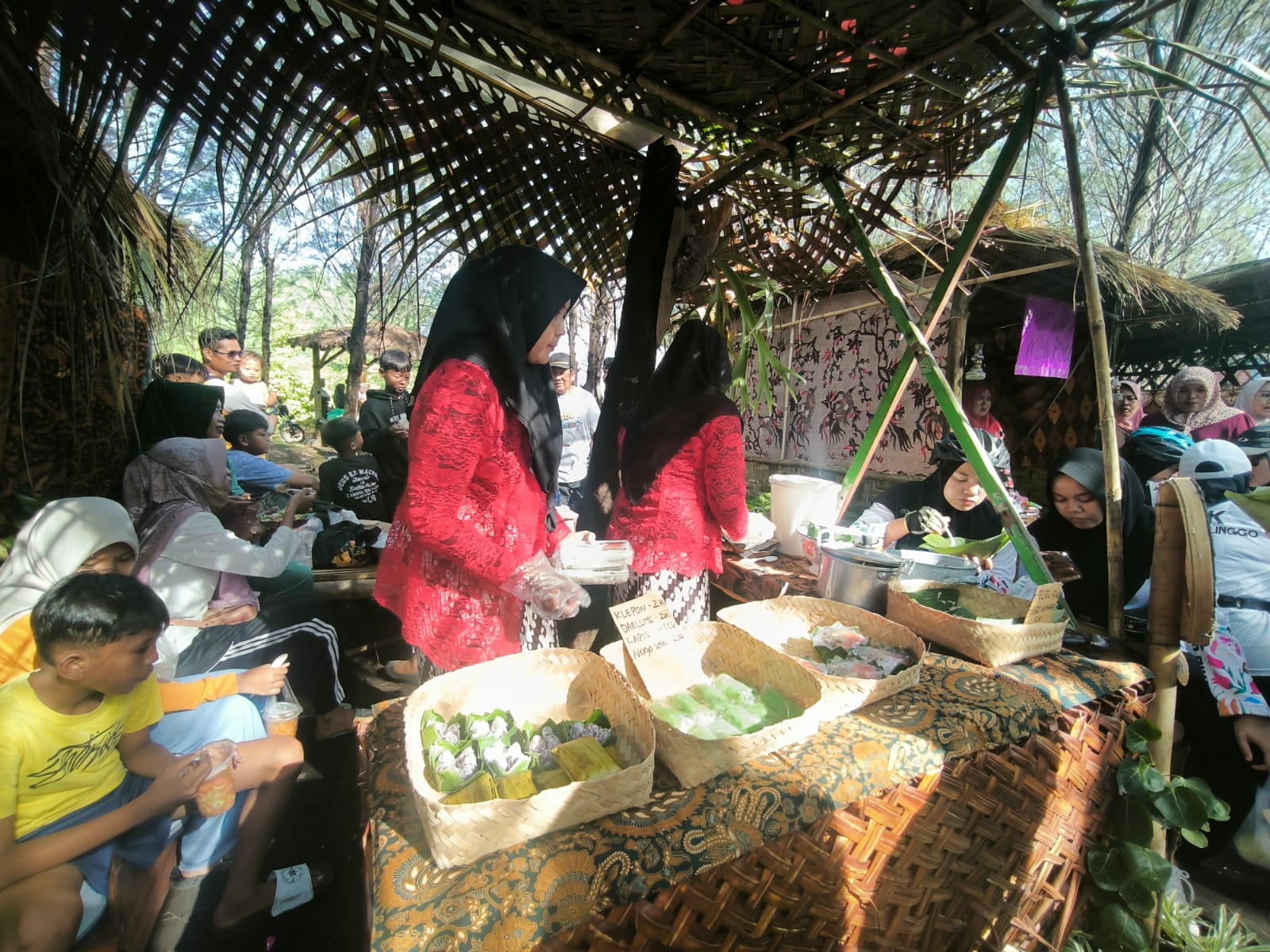 Nuansa Jadul Meriahkan Festival Gir Sereng di Pantai Permata Probolinggo