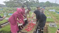 Hormati Jasa Bhayangkara Gugur, Polres Pelabuhan Tanjung Priok Tabur Bunga Dan Ziarah Kubur Hormati Jasa Bhayangkara Gugur, Polres Pelabuhan Tanjung Priok Tabur Bunga Dan Ziarah Kubur