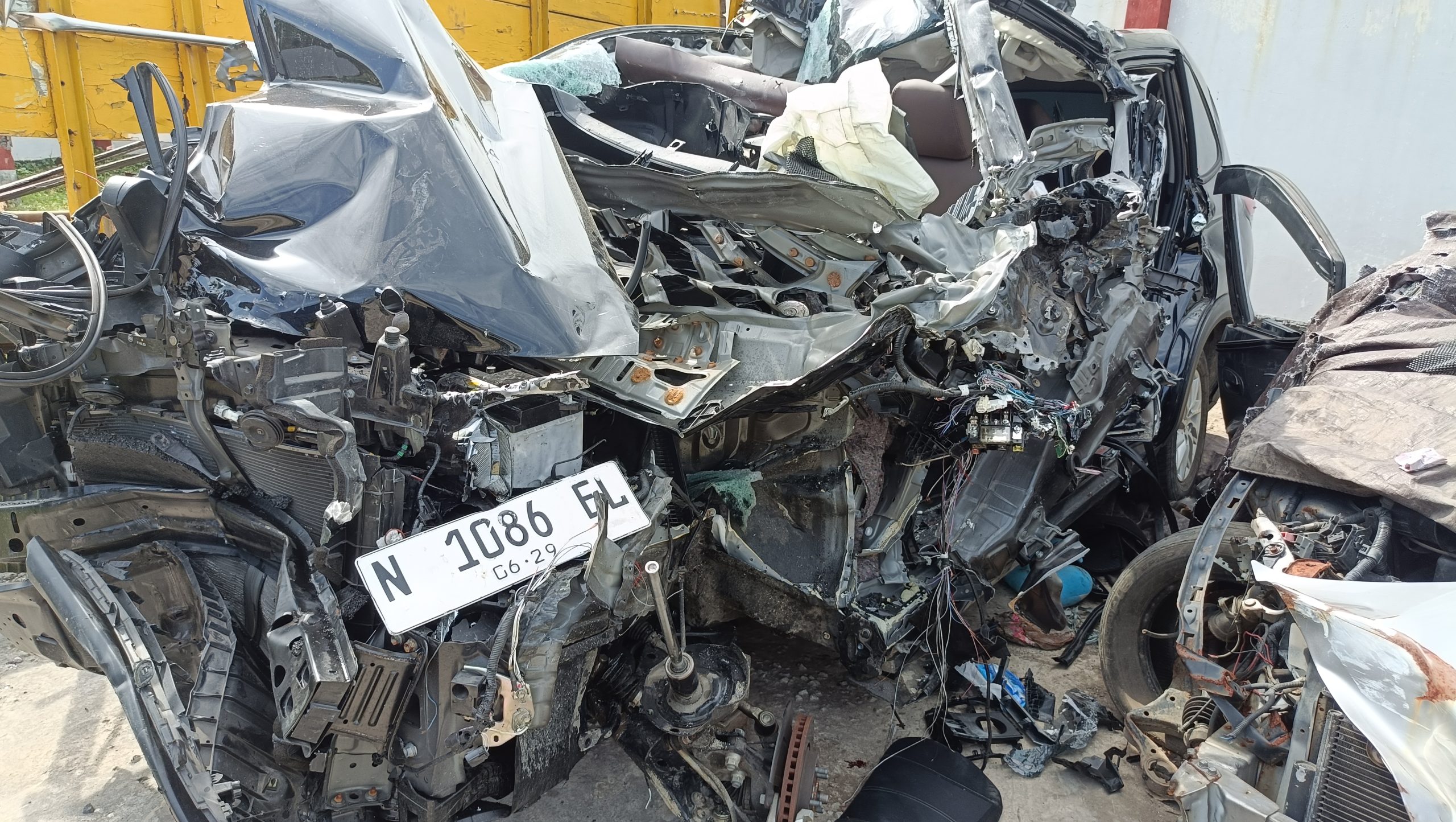 Innova Zenix Tabrak Truk di Tol Paspro, Ketua PCNU Pamekasan dan Istri Meninggal Dunia