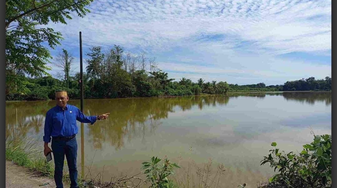 Komisi II DPRD Pangkep Tinjau Lahan Pertanian Terendam Banjir di Ma'rang