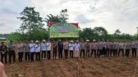 Kapolsek Bungoro Hadiri Giat Penanaman Jagung Serentak Kuartal III di Desa Barabatu