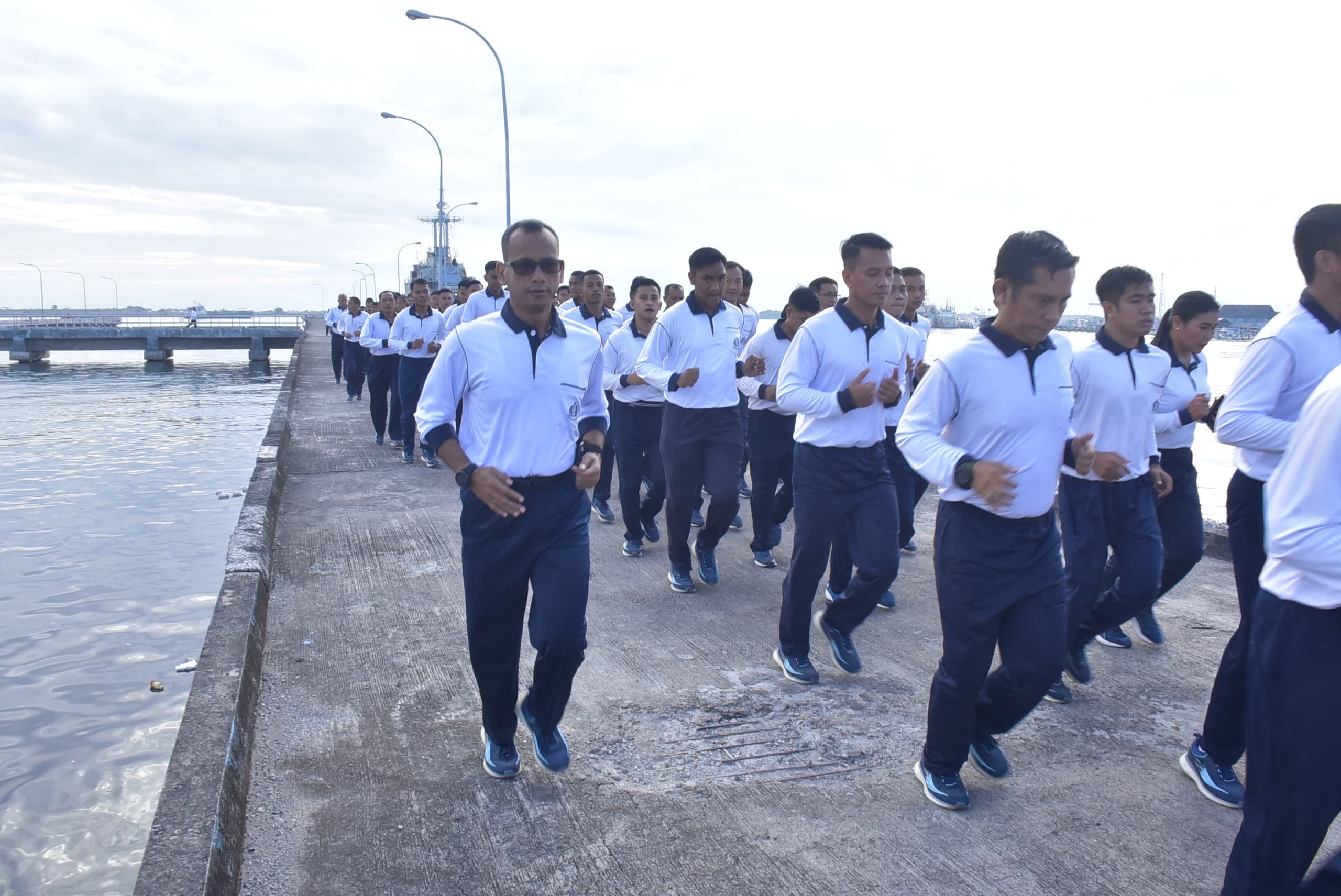 Wadan Lantamal VI Pimpin Lari Pagi Bersama Jaga Kebugaran Tubuh Personel Lantamal VI